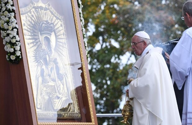 IL PAPA AFFIDA L’ITALIA E IL MONDO ALLA VERGINE