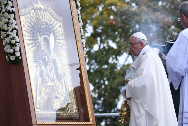 IL PAPA AFFIDA L’ITALIA E IL MONDO ALLA VERGINE